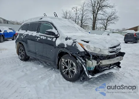 2018 Toyota Highlander Se z USA, uszkodzony, nr VIN 5TDJZRFH9JS542367